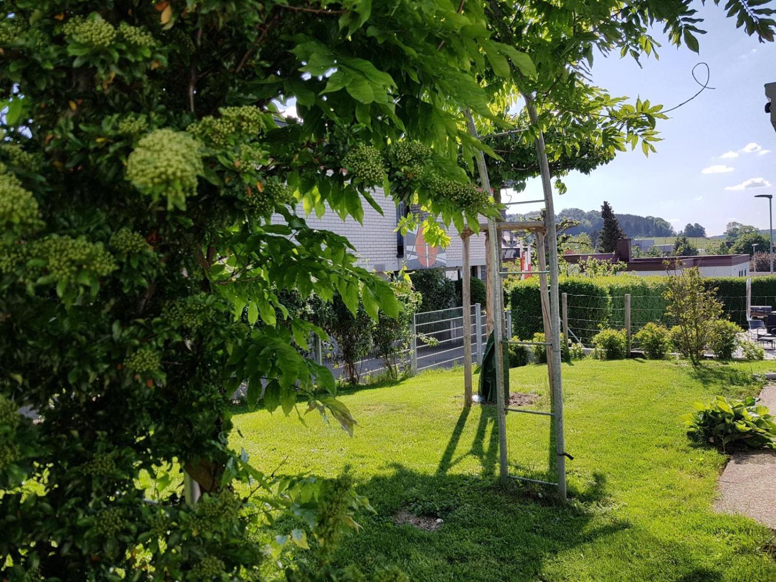 Ferienwohnungen Lilie Und Dahlie Munsingen Bagian luar foto